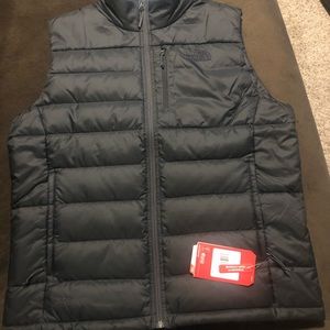 Large Men’s North Face Vest!